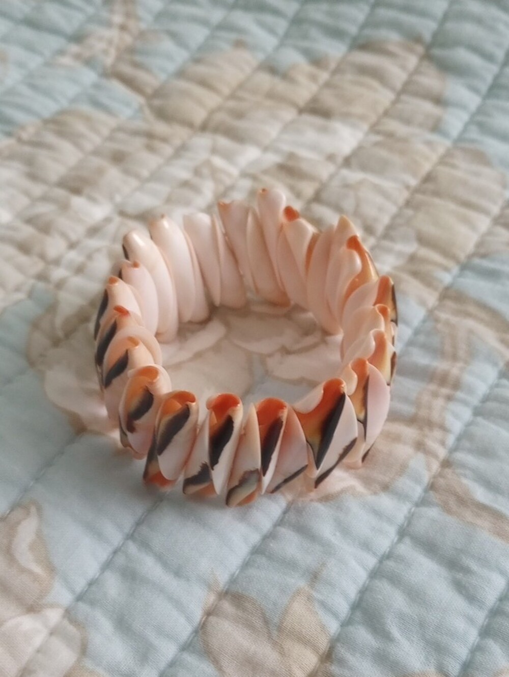 Women’s Pink and Gold Stretch Shell Bracelet - Elegant Beach Style